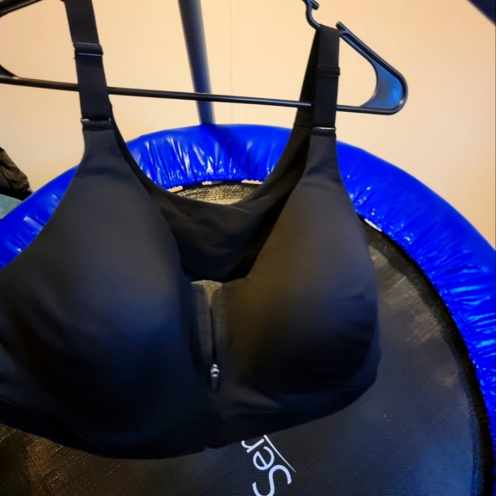 Sport bra never worn new